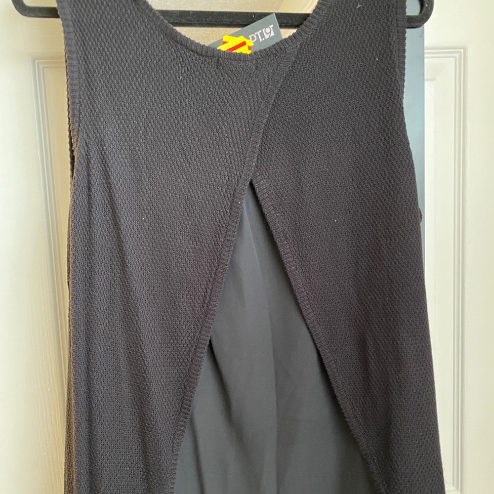 Black sleeveless shirt